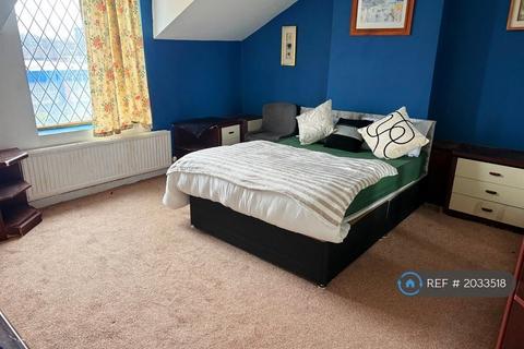 1 bedroom in a house share to rent, Hyde Road, Manchester, M18