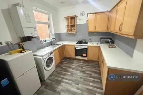 1 bedroom in a house share to rent, Hyde Road, Manchester, M18