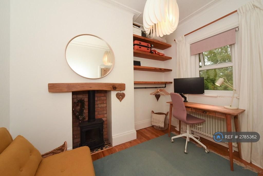 Single Bedroom/Office/Guest Room