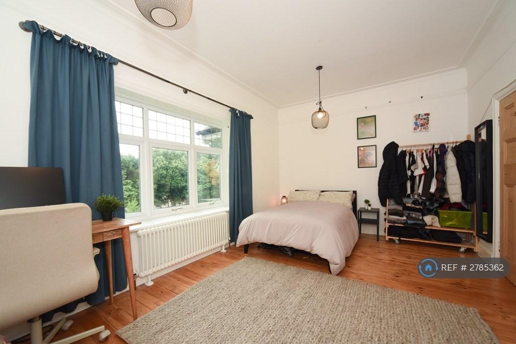 Double Bedroom With Onsuite Bathroom