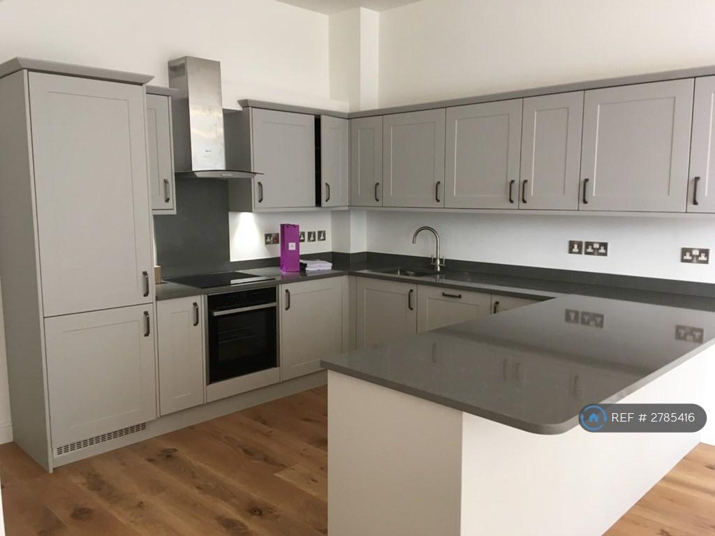 Open Plan Top Quality Kitchen