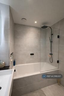 1 bedroom in a flat share to rent, Menara Point, London, E16
