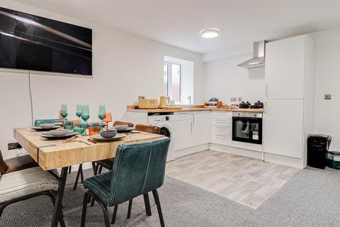 3 bedroom apartment to rent, Stanley Street, Southport PR9