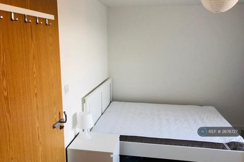 1 bedroom in a house share to rent, Cotton Close, Colliers Wood/Wimbledon, CR4