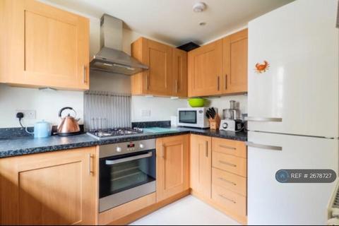 1 bedroom in a house share to rent, Cotton Close, Colliers Wood/Wimbledon, CR4