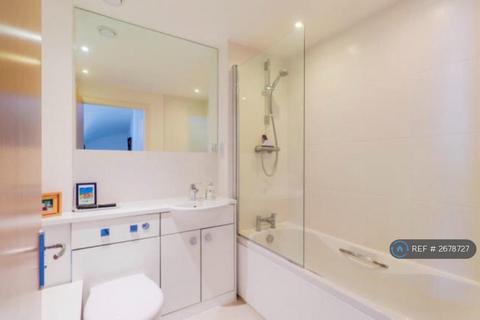 1 bedroom in a house share to rent, Cotton Close, Colliers Wood/Wimbledon, CR4
