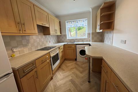 2 bedroom flat to rent, Edmunds Gardens, High Wycombe HP12