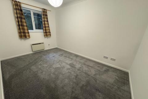 2 bedroom flat to rent, Edmunds Gardens, High Wycombe HP12