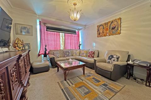 undefined, Belmore Avenue, Hayes, Greater London, UB4