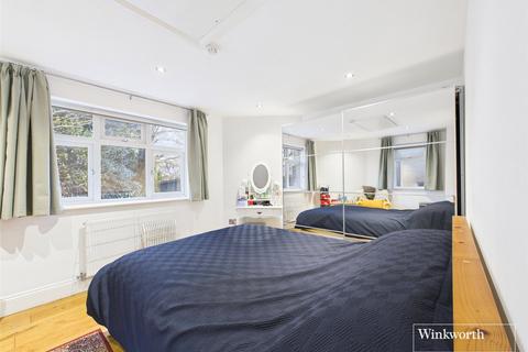 3 bedroom ground floor flat for sale, Renters Avenue, London NW4