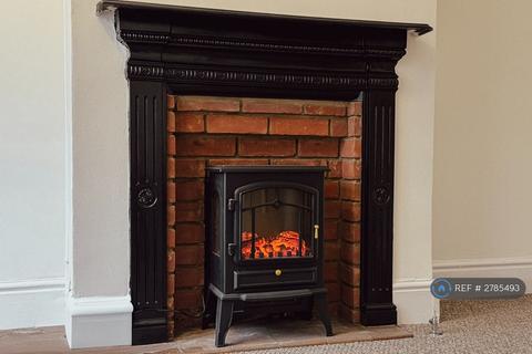 3 bedroom terraced house to rent, Ravensmere East, Beccles, NR34