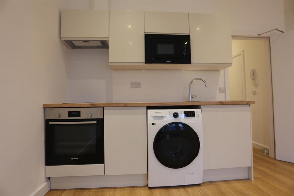 3, 23 seafield road kitchen.jpg