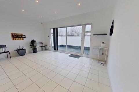3 bedroom flat to rent, Boundary Road, London NW8