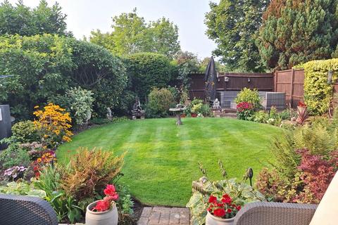 4 bedroom detached house for sale, Newton Road, Hampshire GU14
