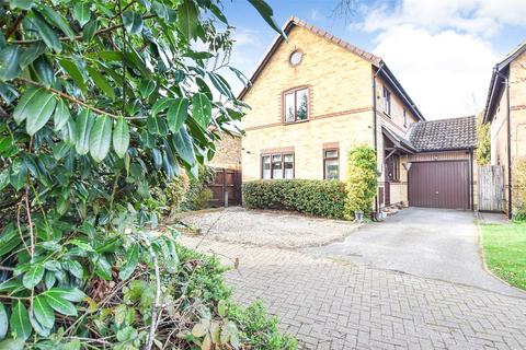 4 bedroom detached house for sale, Newton Road, Hampshire GU14