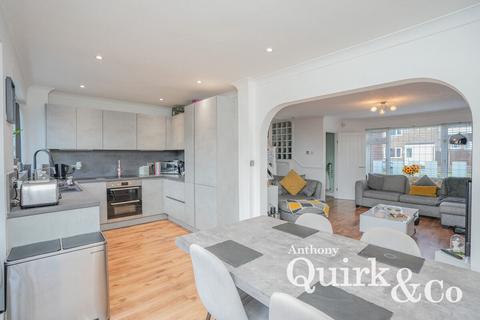 3 bedroom end of terrace house for sale, Hilton Road, Canvey Island, SS8