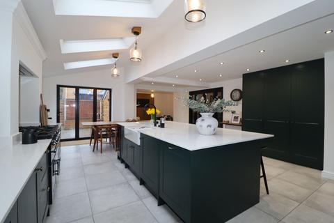 4 bedroom detached house for sale, Broomhill Avenue, Worksop S81