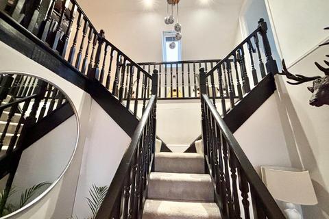 6 bedroom house for sale, Barwick Road, Garforth, Leeds