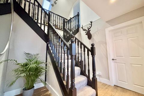 6 bedroom house for sale, Barwick Road, Garforth, Leeds