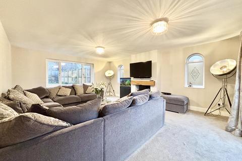 6 bedroom house for sale, Barwick Road, Garforth, Leeds