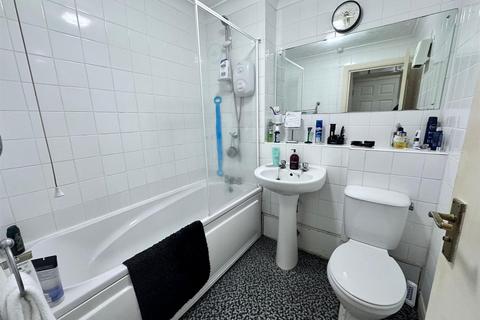 1 bedroom apartment for sale, Newport Road, Aldershot GU12