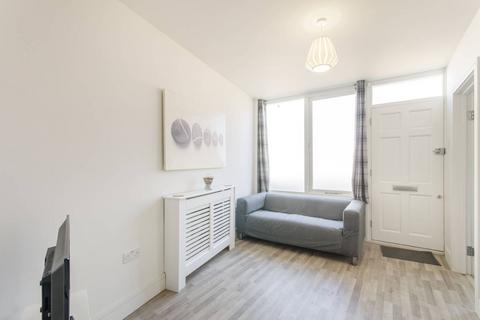 1 bedroom flat for sale, Garratt Lane, Tooting Broadway, London, SW17