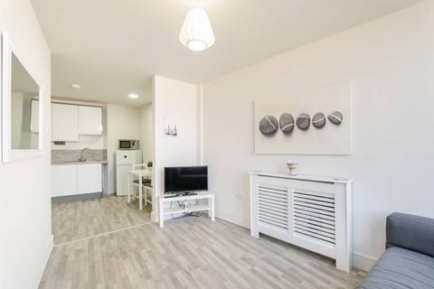 1 bedroom flat for sale, Garratt Lane, Tooting Broadway, London, SW17