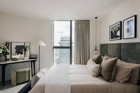 2 bedroom flat for sale, South Quay Plaza, Canary Wharf E14