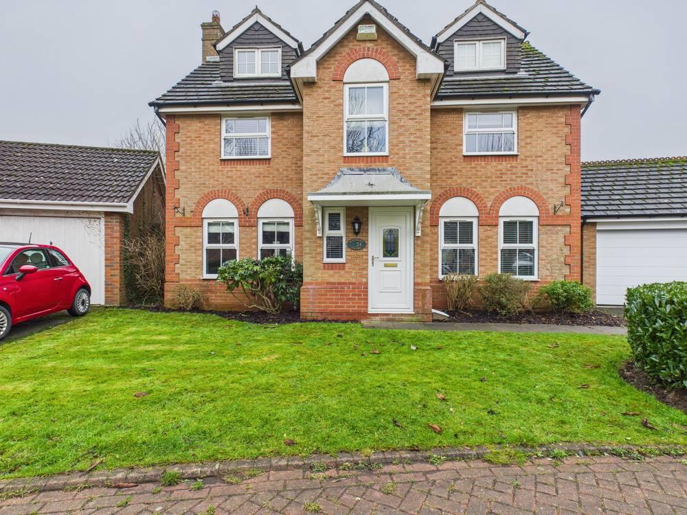 6 Bedroom House - detached for Sale