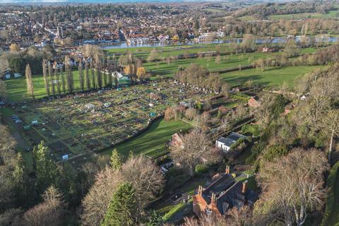 undefined, Remenham Hill, Remenham, Henley-on-Thames, Berkshire, RG9