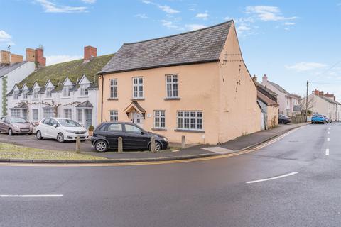 4 bedroom end of terrace house for sale, Twyn Square, Usk