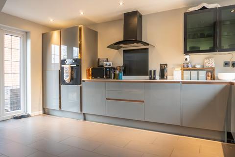 3 bedroom detached house to rent, Walker Manor Court, Lutterworth LE17