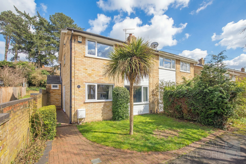 Leng Crescent, Eaton