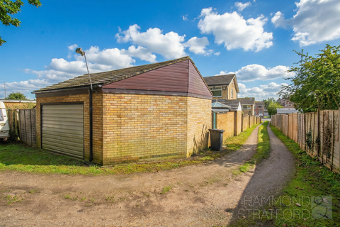 3 bedroom semi-detached house for sale, Leng Crescent, Eaton