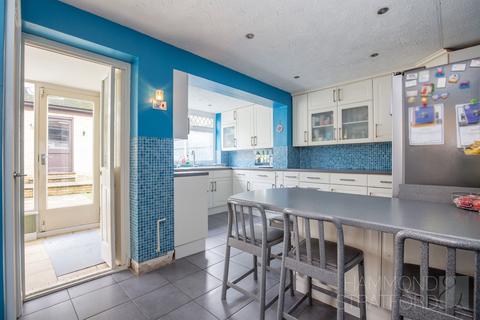 3 bedroom semi-detached house for sale, Leng Crescent, Eaton