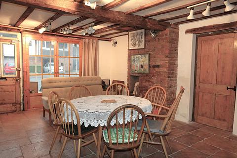 4 bedroom end of terrace house for sale, Henley Street, Alcester, B49