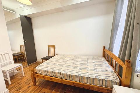 1 bedroom terraced house to rent, Rochester Street, Kent ME4