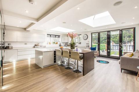 undefined, College Gardens E4, Chingford, London, E4