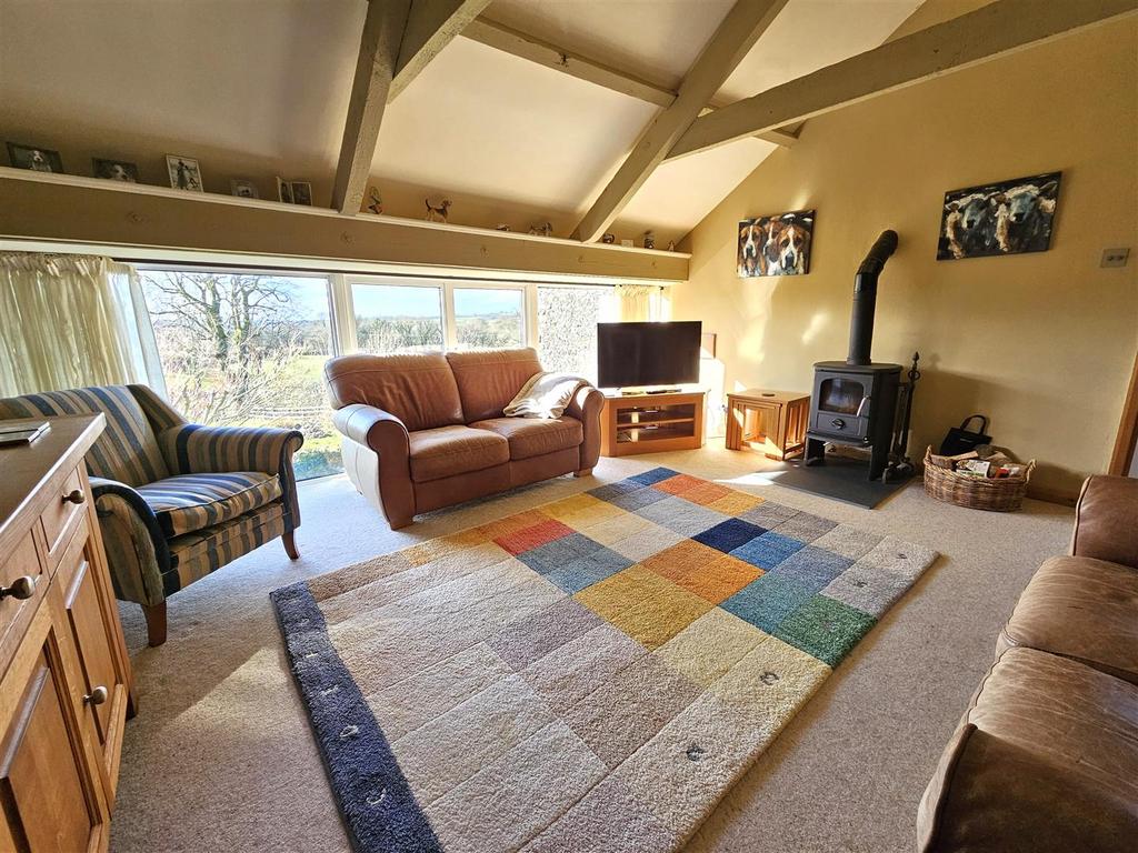 Living Room (3).jpg