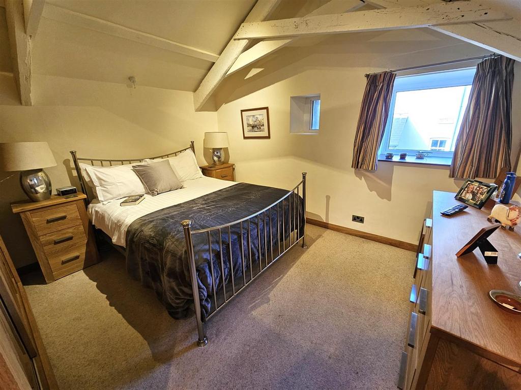 Bedroom 1.jpg
