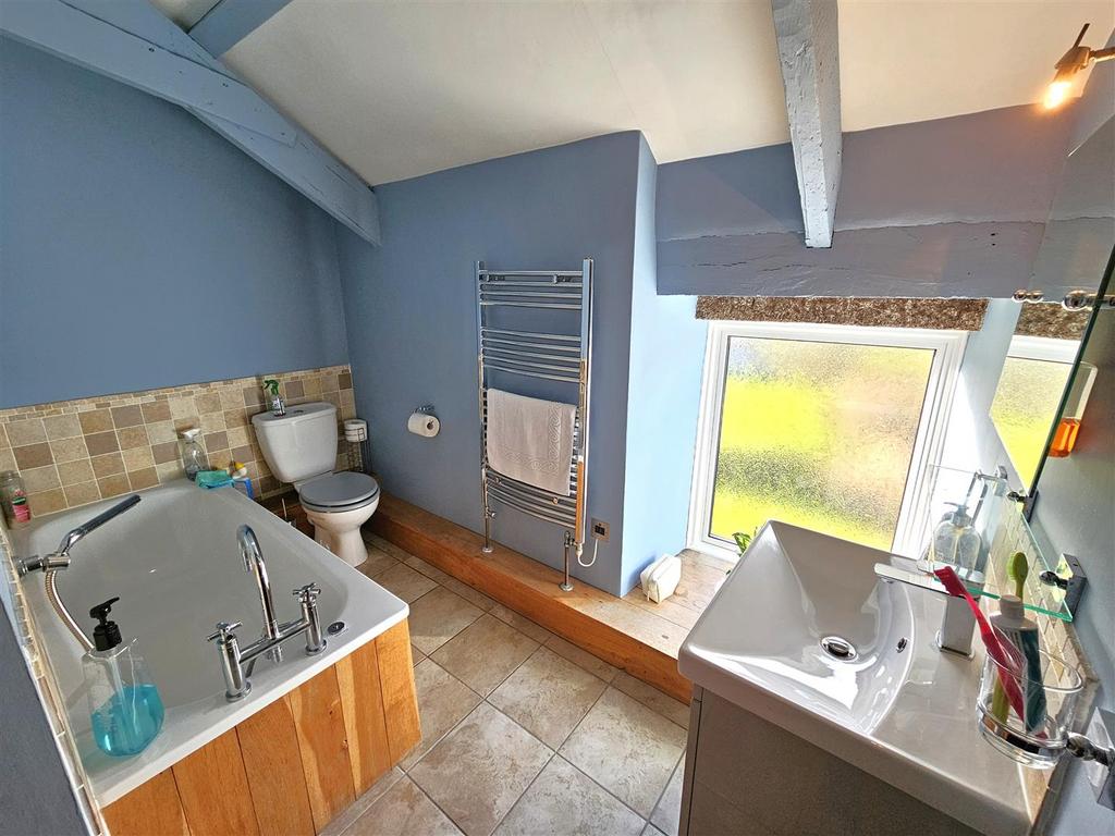 Bathroom.jpg