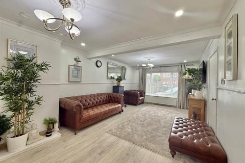 4 bedroom semi-detached house for sale, Harborne Road, Oldbury, West Midlands