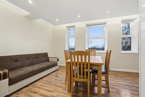 3 bedroom flat for sale, London W3