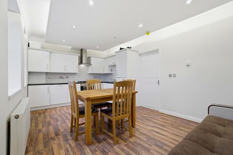 3 bedroom flat for sale, London W3