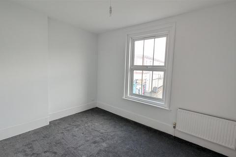 2 bedroom flat to rent, ALBERT ROAD, SOUTHSEA, PO5 2SN