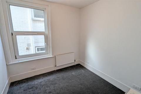 2 bedroom flat to rent, ALBERT ROAD, SOUTHSEA, PO5 2SN