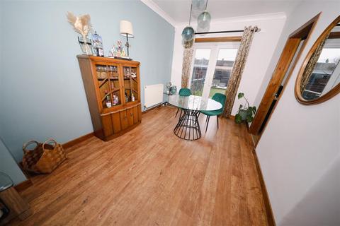 2 bedroom end of terrace house for sale, Tiel Path, Glenrothes