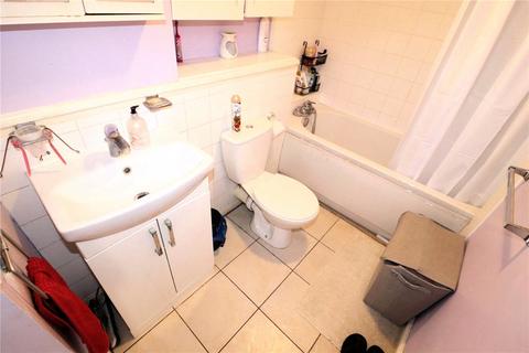 2 bedroom flat for sale, Chandlers Drive, Erith, DA8