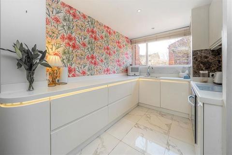 undefined, Mallard Place, Strawberry Hill TW1