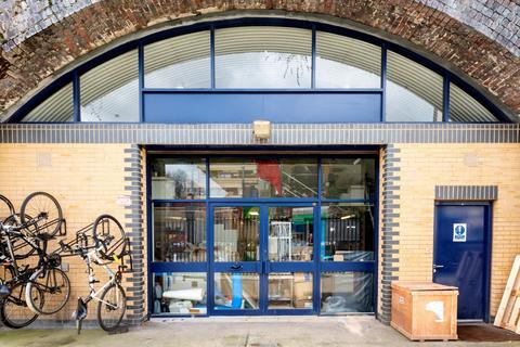 Distribution warehouse to rent, Paradise Row London E2 9LE